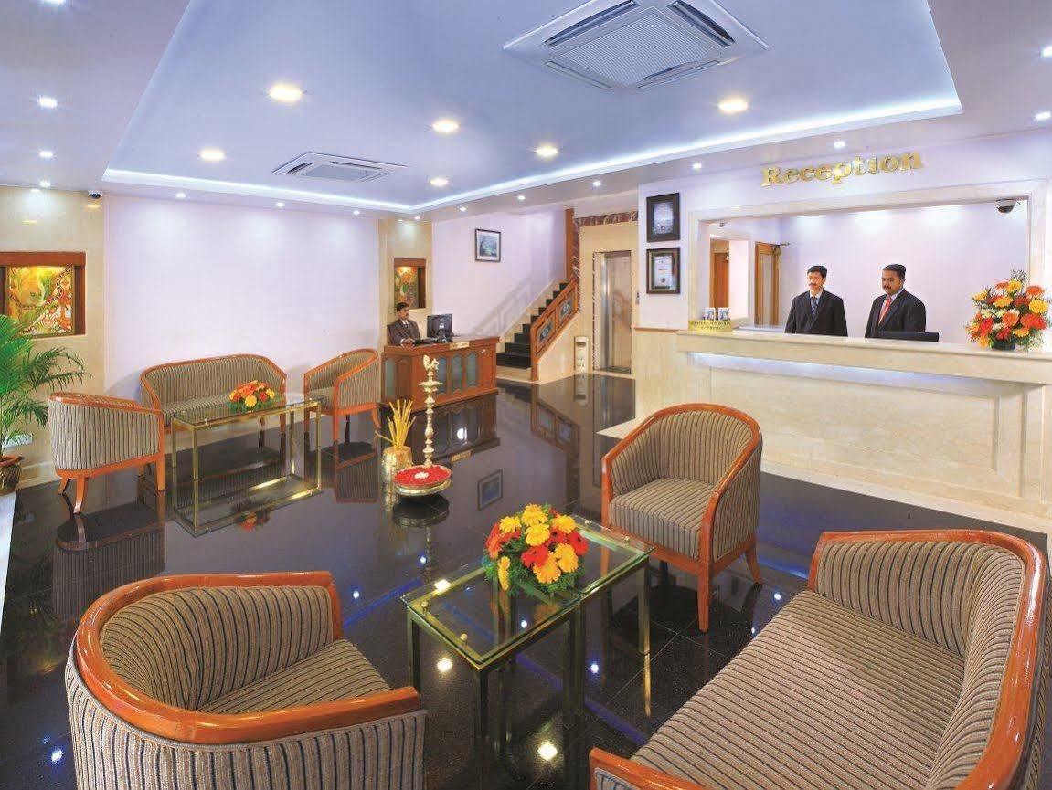 Hotel Excellency Kochi Exteriör bild