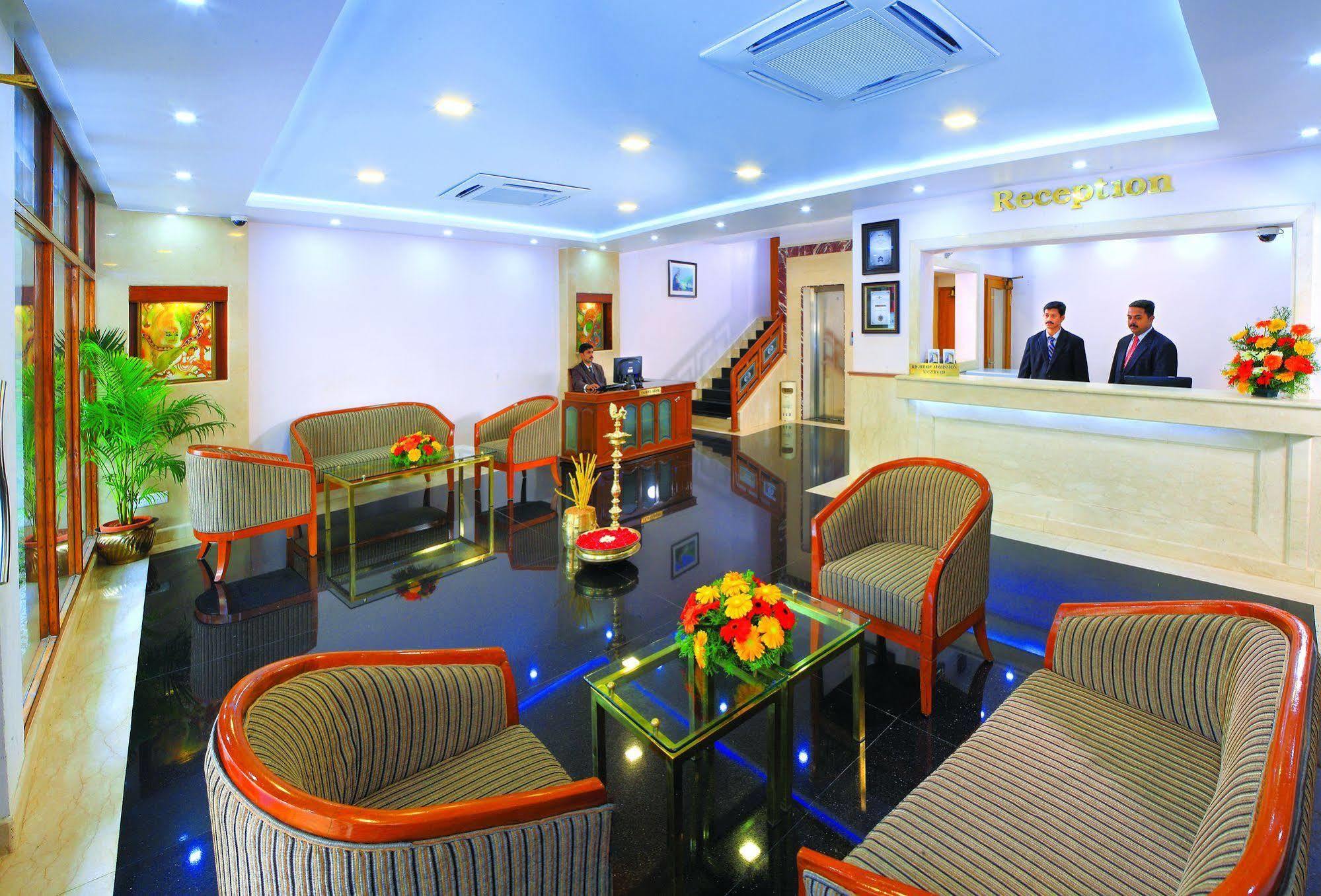 Hotel Excellency Kochi Exteriör bild