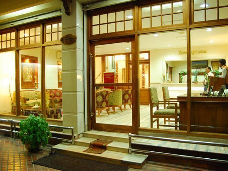 Hotel Excellency Kochi Exteriör bild