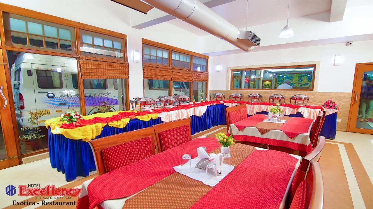 Hotel Excellency Kochi Exteriör bild