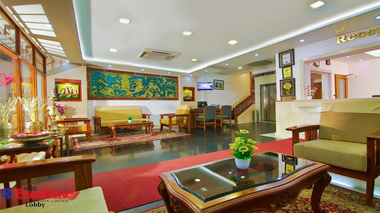Hotel Excellency Kochi Exteriör bild