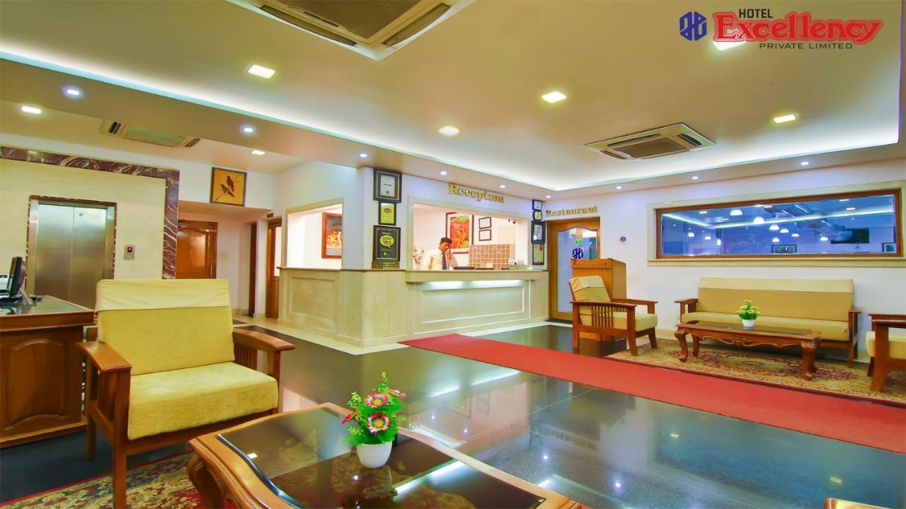 Hotel Excellency Kochi Exteriör bild
