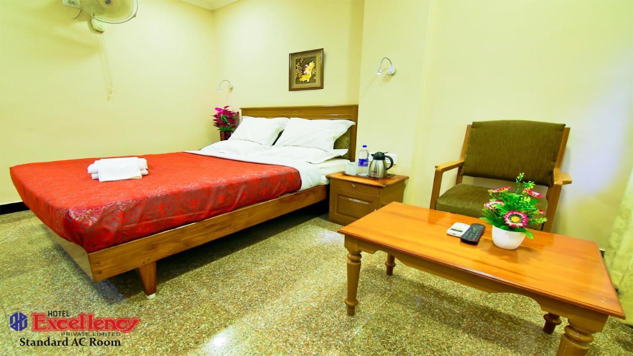 Hotel Excellency Kochi Exteriör bild