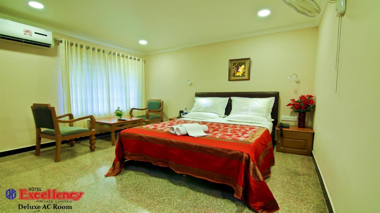 Hotel Excellency Kochi Exteriör bild