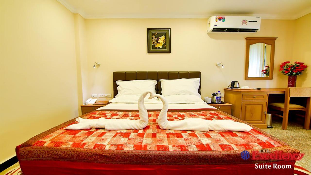 Hotel Excellency Kochi Exteriör bild